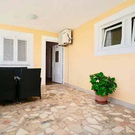 Apartment Piscina Seget Vranjica